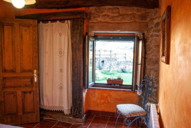 Apartamento habitación ventana